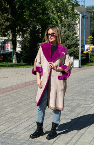 Дубленка с яркой отделкой