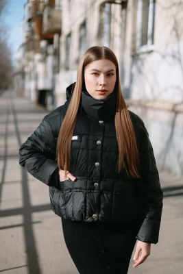Куртка с капюшоном черного цвета
