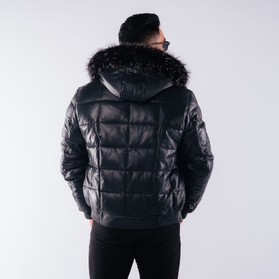 Утепленная кожаная куртка с отделкой мехом чернобурки